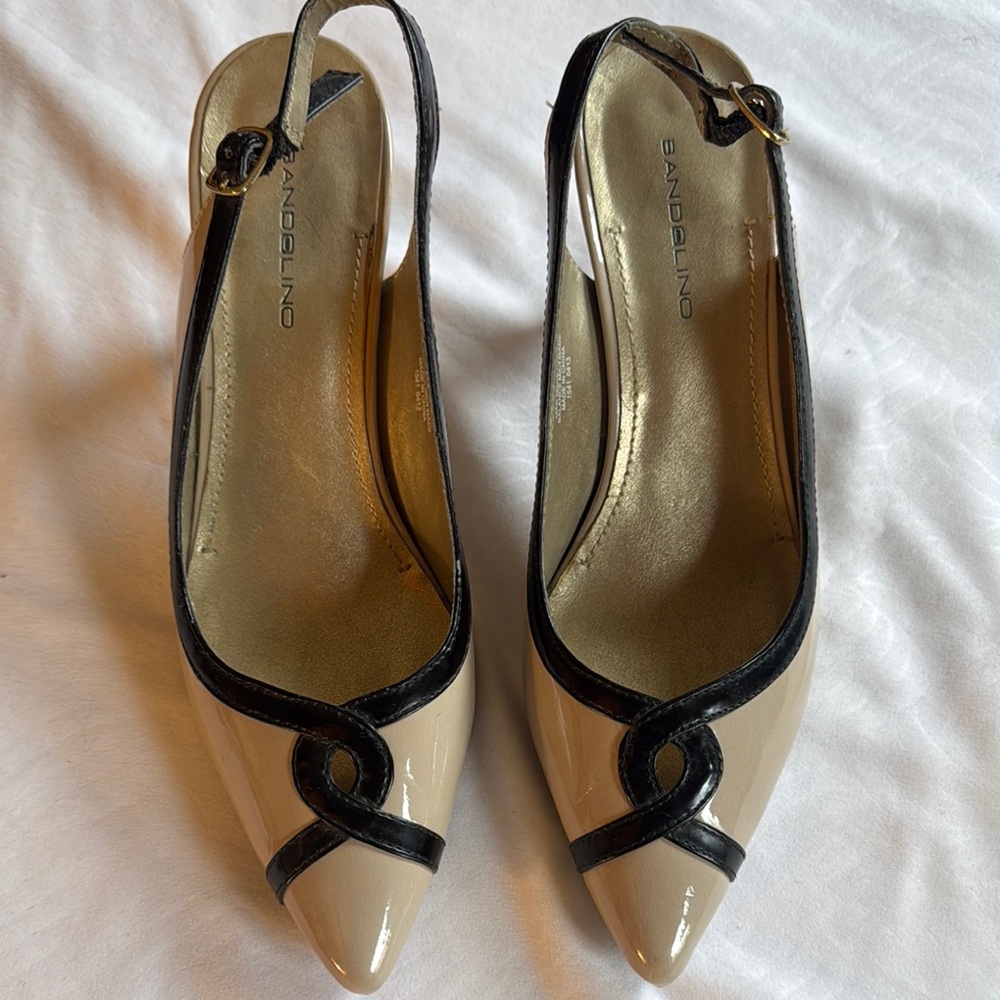 Bandolino beige closed toe heels black accents size 8m nice condition some scuff